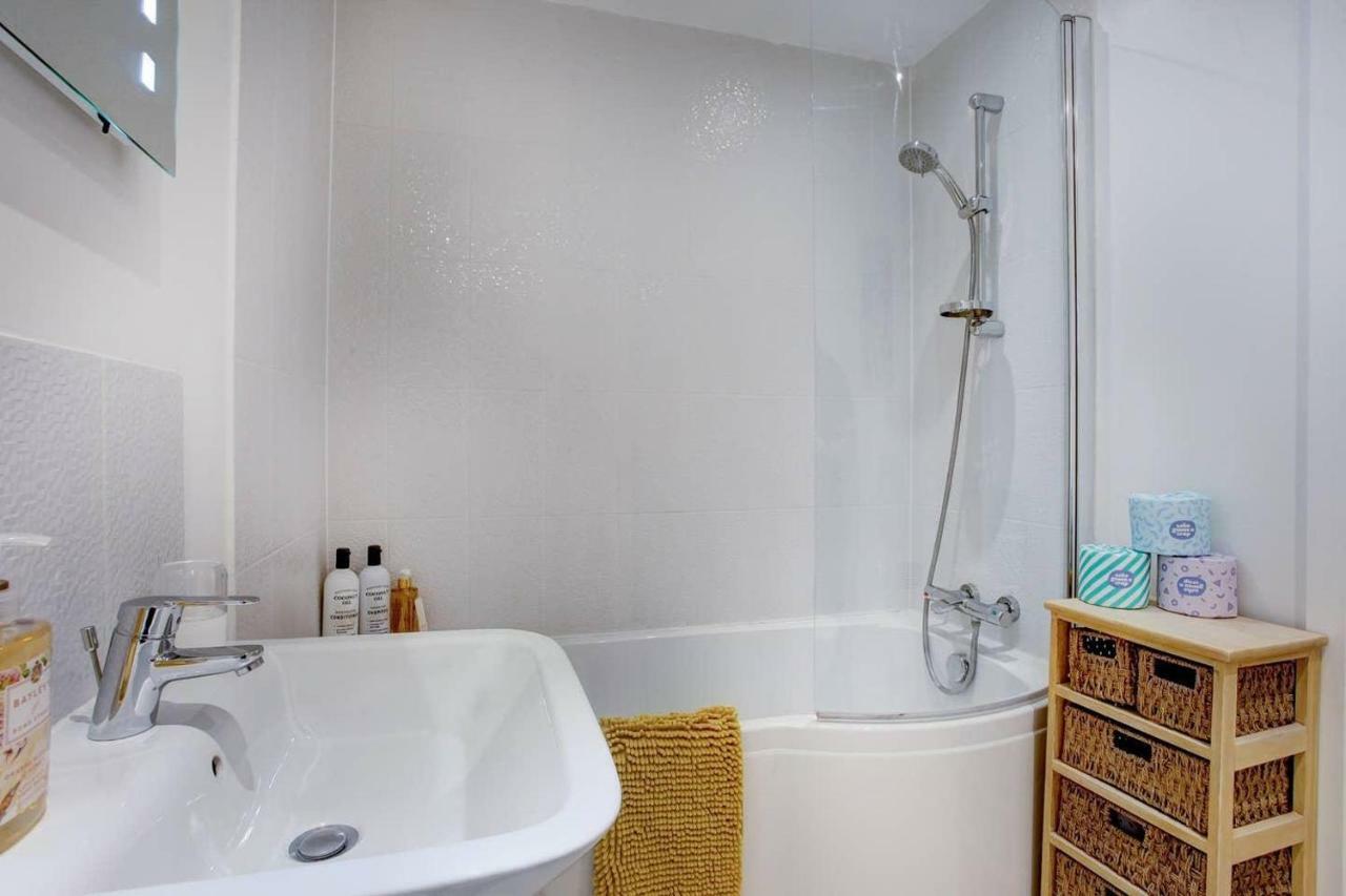 נורוויץ'' Newly Renovated Riverside Flat W/ Private Balcony מראה חיצוני תמונה